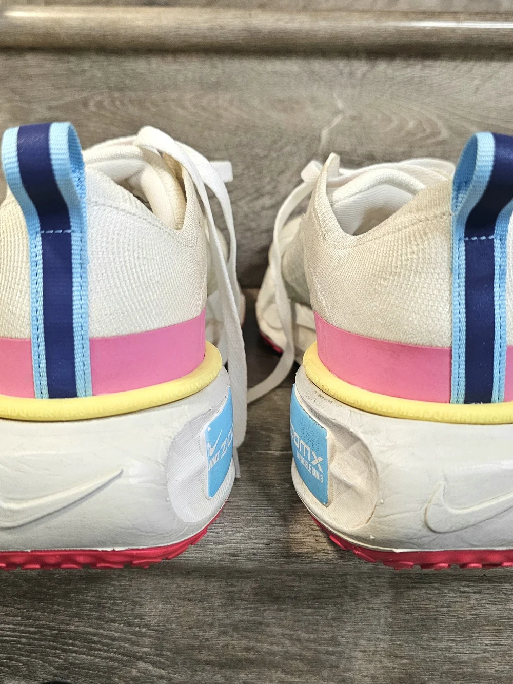 Nike ZoomX Men’s Running Shoes Invincible 10.5 White Pink Blue Athletic Shoes